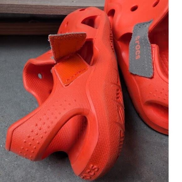 CROCS Big Kid's Size J2 Orange Swiftwater Wave Sandal Water Unisex ages 5 and up - Picture 7 of 8